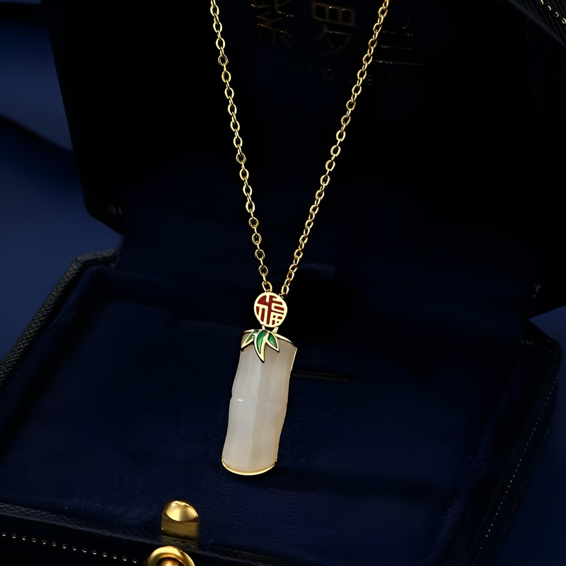 Collier artisanal en argent sterling avec breloque chinoise « Fu » et jade Hetian. Un cadeau idéal !