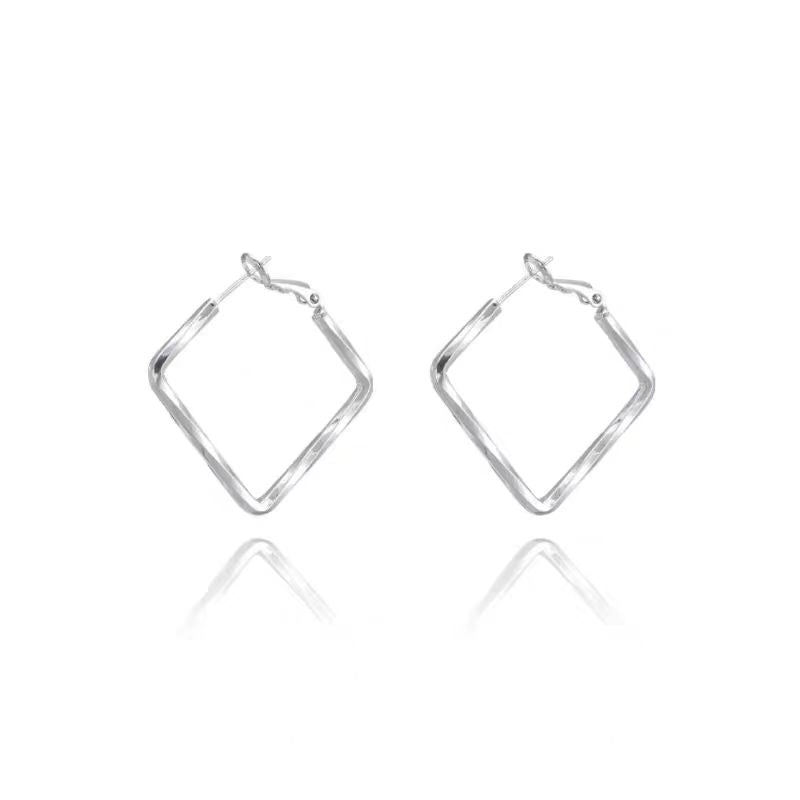 Pendientes de botón cuadrados de plata esterlina (925) con elegancia geométrica. Seleccionados a mano con amor y cuidado.