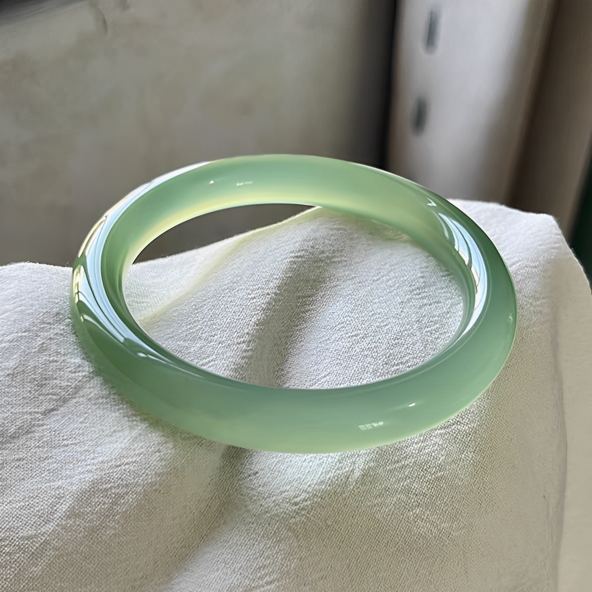 Icy Oil-Green Jadeite Bracelets,Nature's Captivating Elegance.
