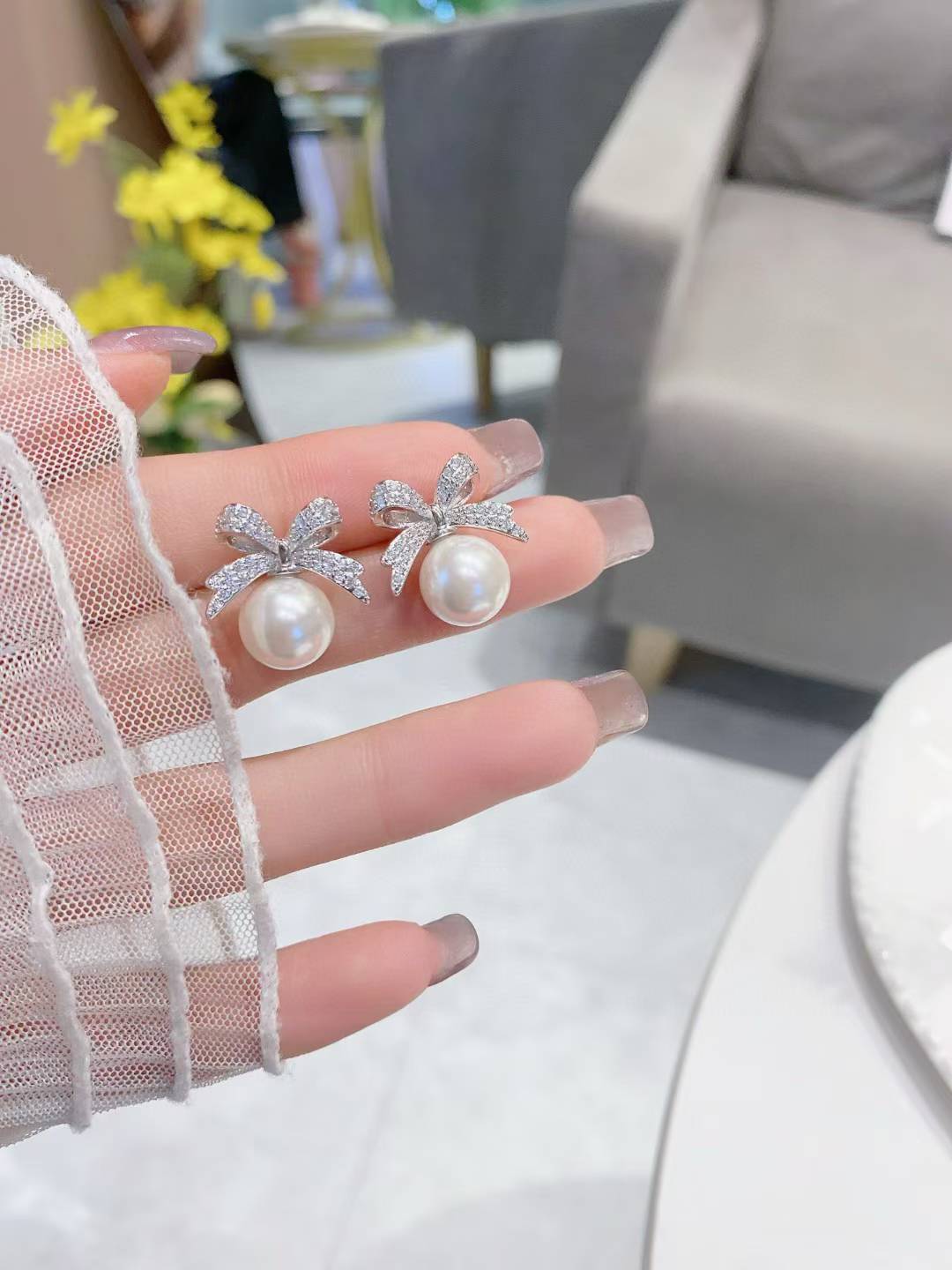Boucles d'oreilles élégantes en forme de nœud : boucles d'oreilles scintillantes en zircone et perles