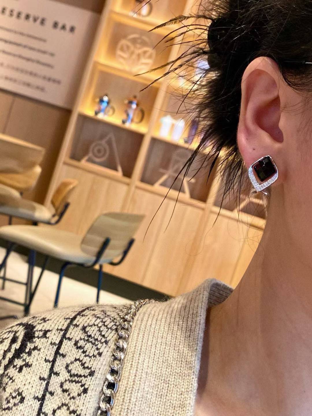 Boucles d'oreilles à tige en argent éblouissantes œil de chat noir et zircon