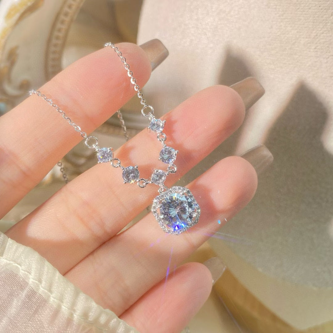 Collier scintillant en argent sterling de qualité supérieure avec zircones cubiques taille princesse