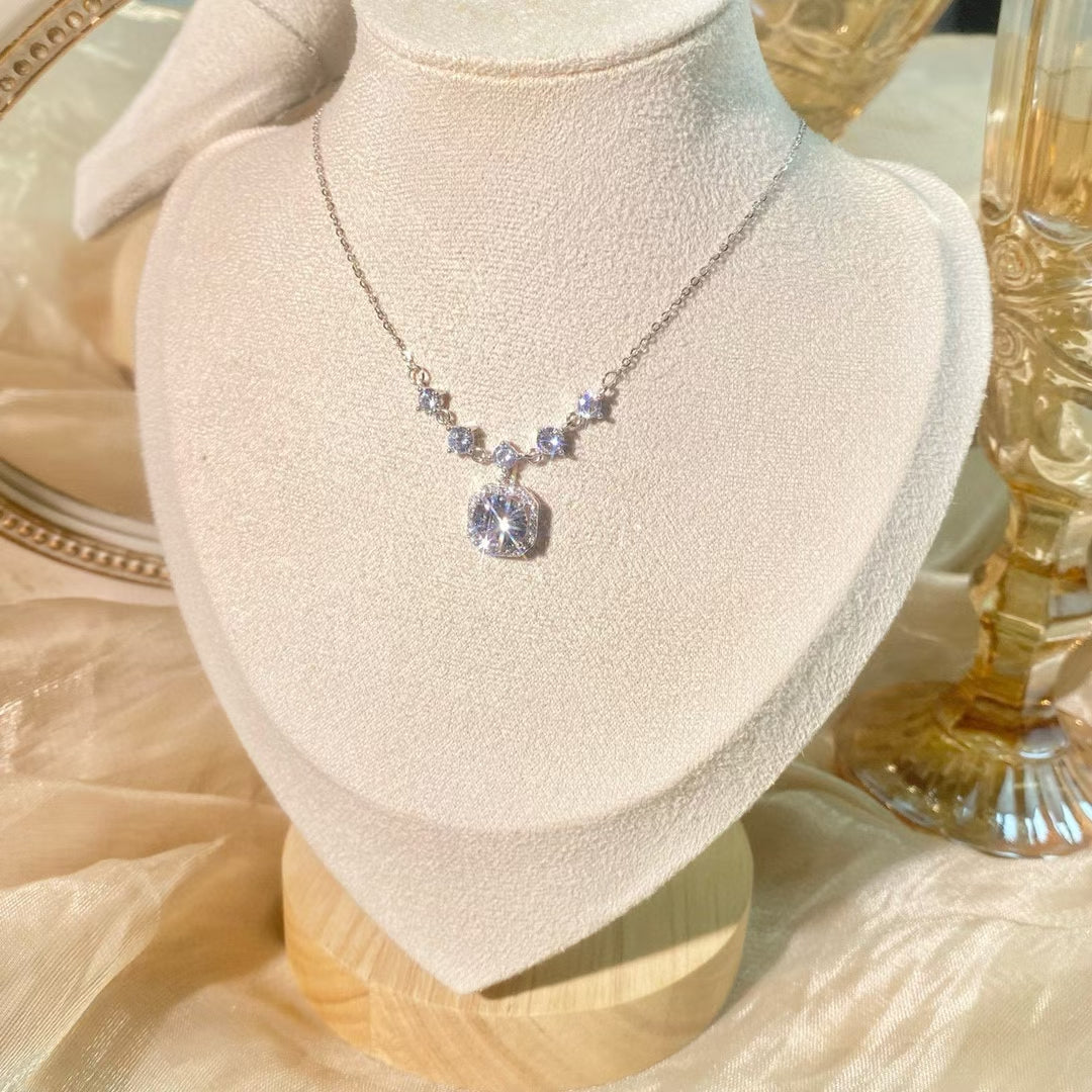 Collier scintillant en argent sterling de qualité supérieure avec zircones cubiques taille princesse