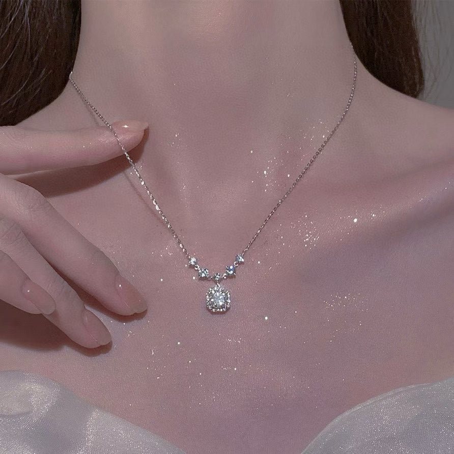 Collier scintillant en argent sterling de qualité supérieure avec zircones cubiques taille princesse