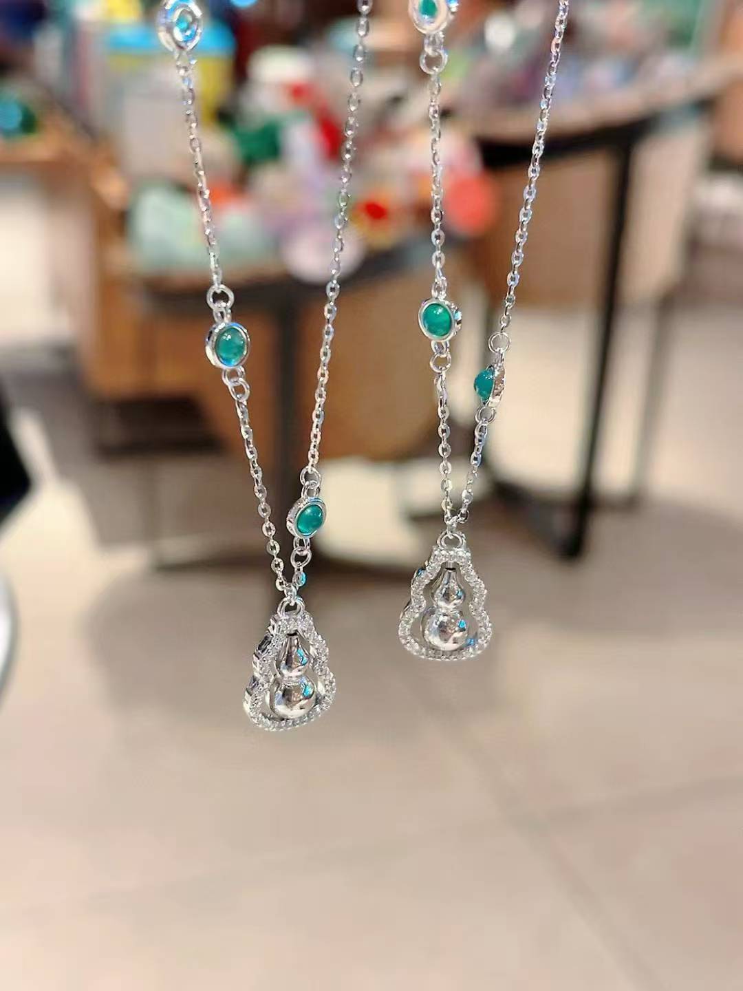 Collier pendentif « Courge porte-bonheur » en argent sterling et jade – Symbole de fortune