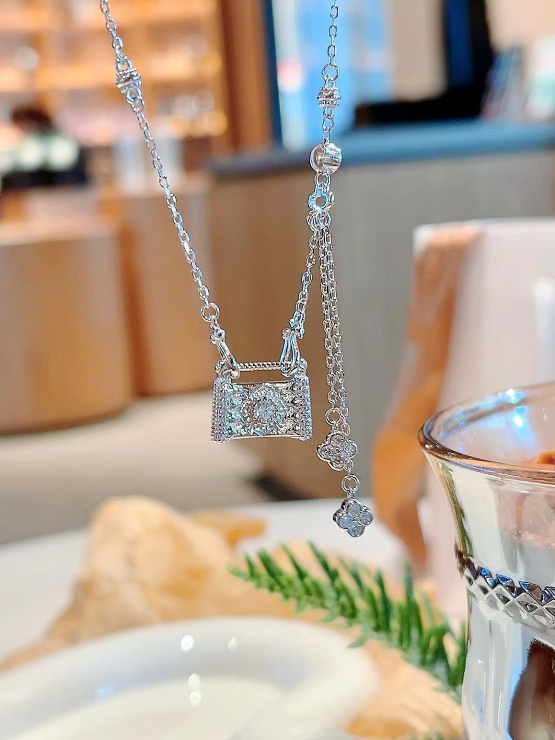 Collier pendentif de sac à main de créateur - Art miniature en argent sterling
