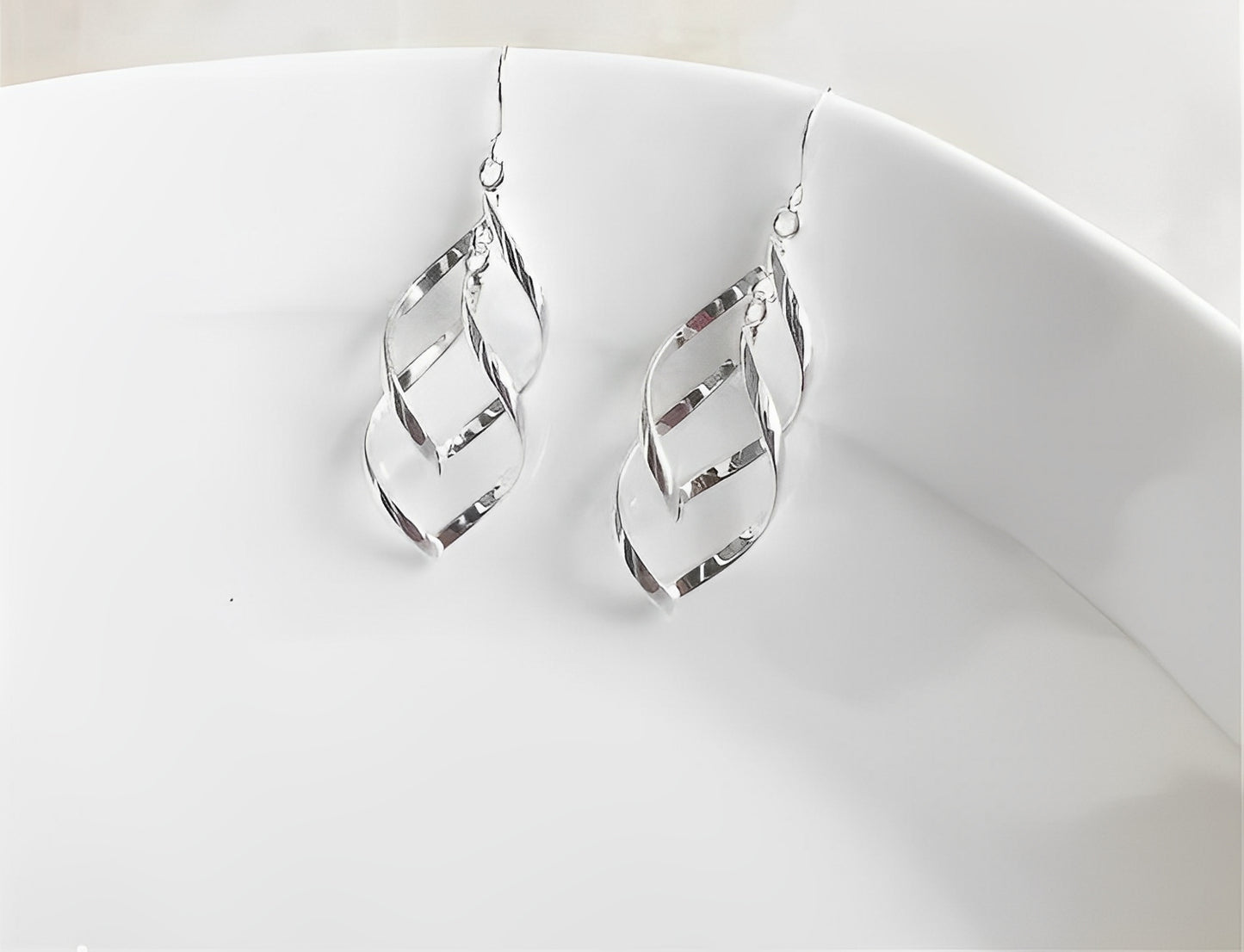 Boucles d'oreilles à tige en argent fin 990 fabriquées à la main — Élégance intemporelle, fabrication artisanale