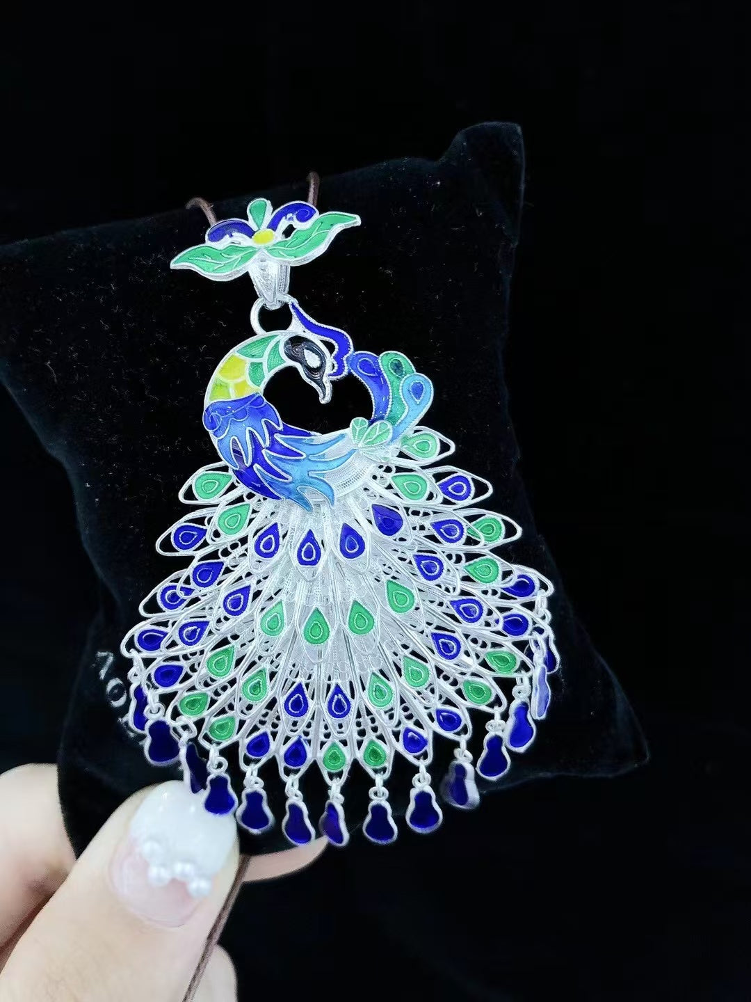 Collier pendentif bénédiction paon danse gracieuse, émail vibrant