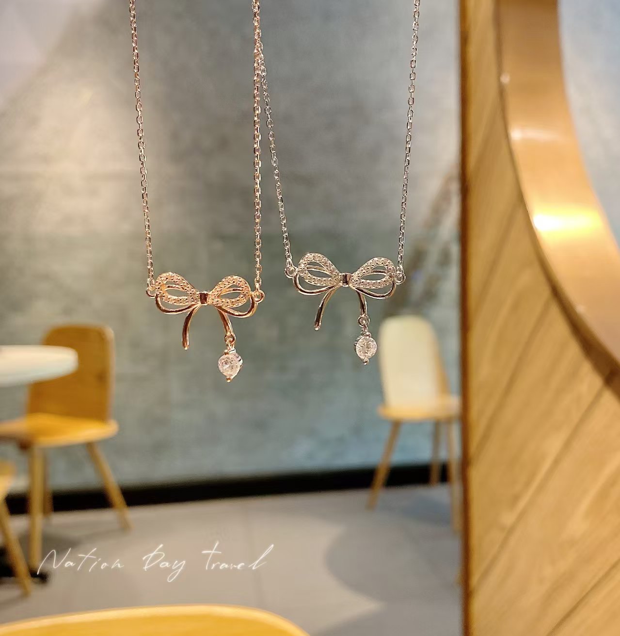 Collier nœud étincelant fabriqué à la main : l'élégance intemporelle rencontre la fantaisie moderne