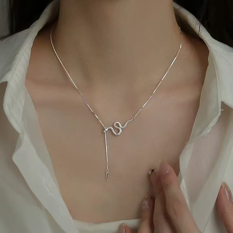 Collier pendentif serpent en argent sterling massif, élégance artisanale