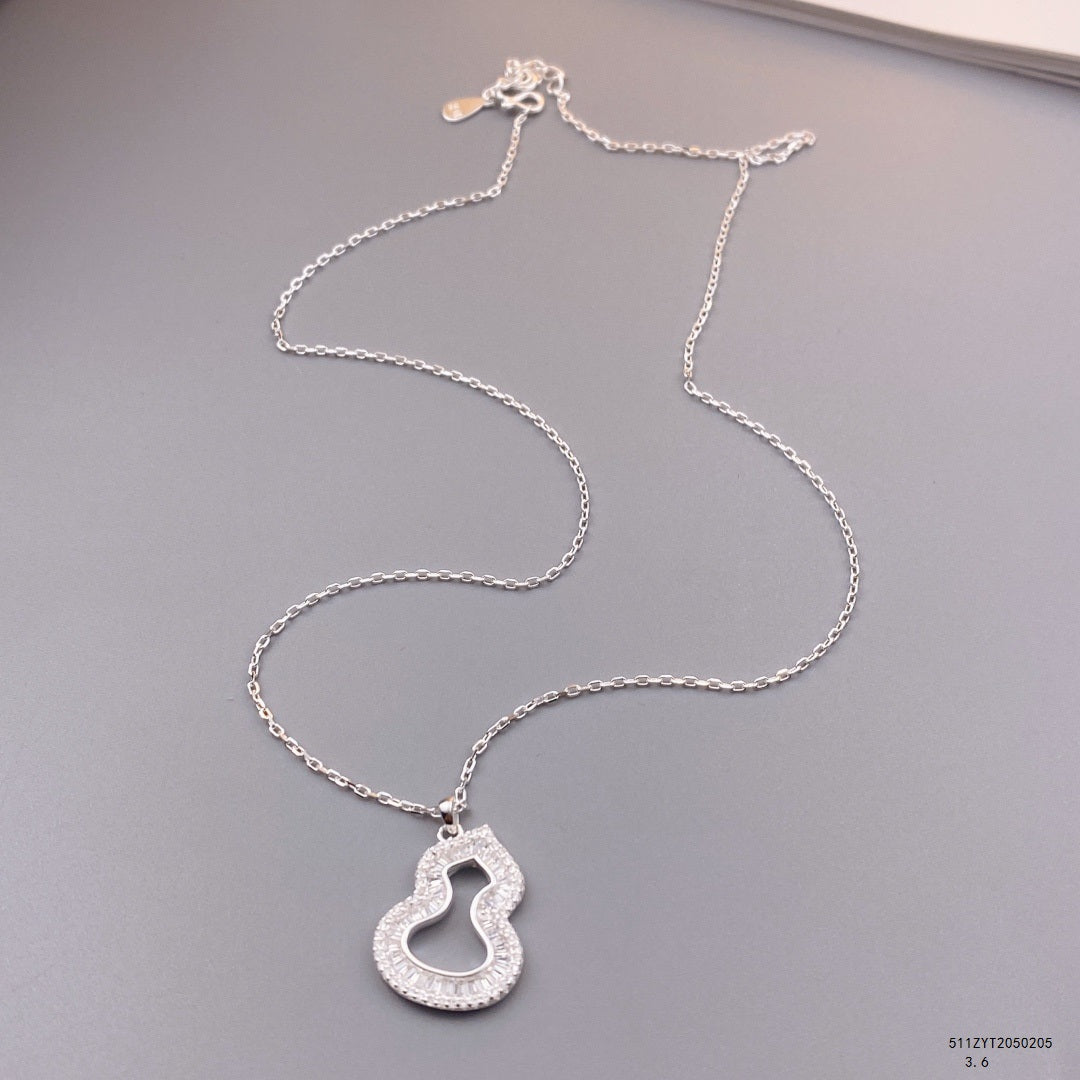 Collier gourde porte-bonheur fait main en argent sterling avec zircone