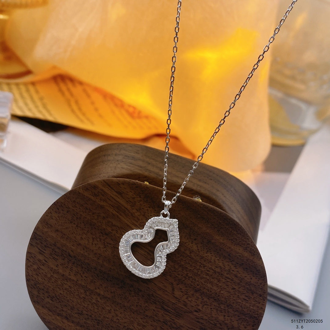 Collier gourde porte-bonheur fait main en argent sterling avec zircone