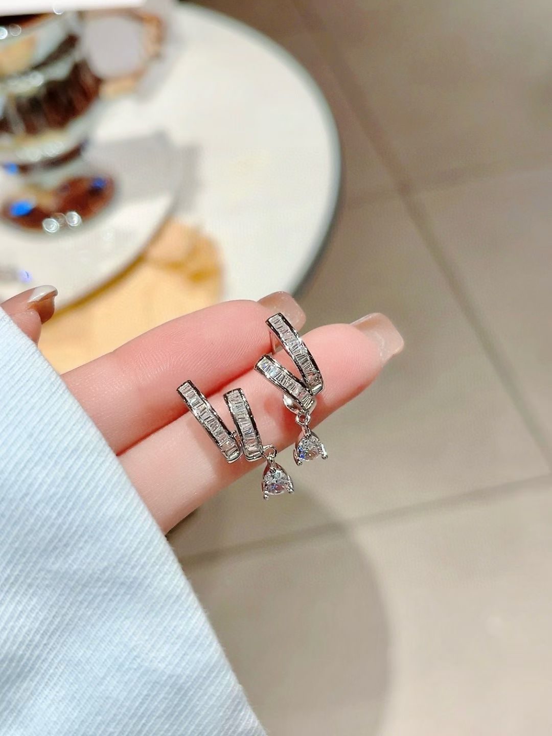 Boucles d'oreilles pendantes artisanales en argent sterling et zircones scintillantes, style coréen chic et sans effort