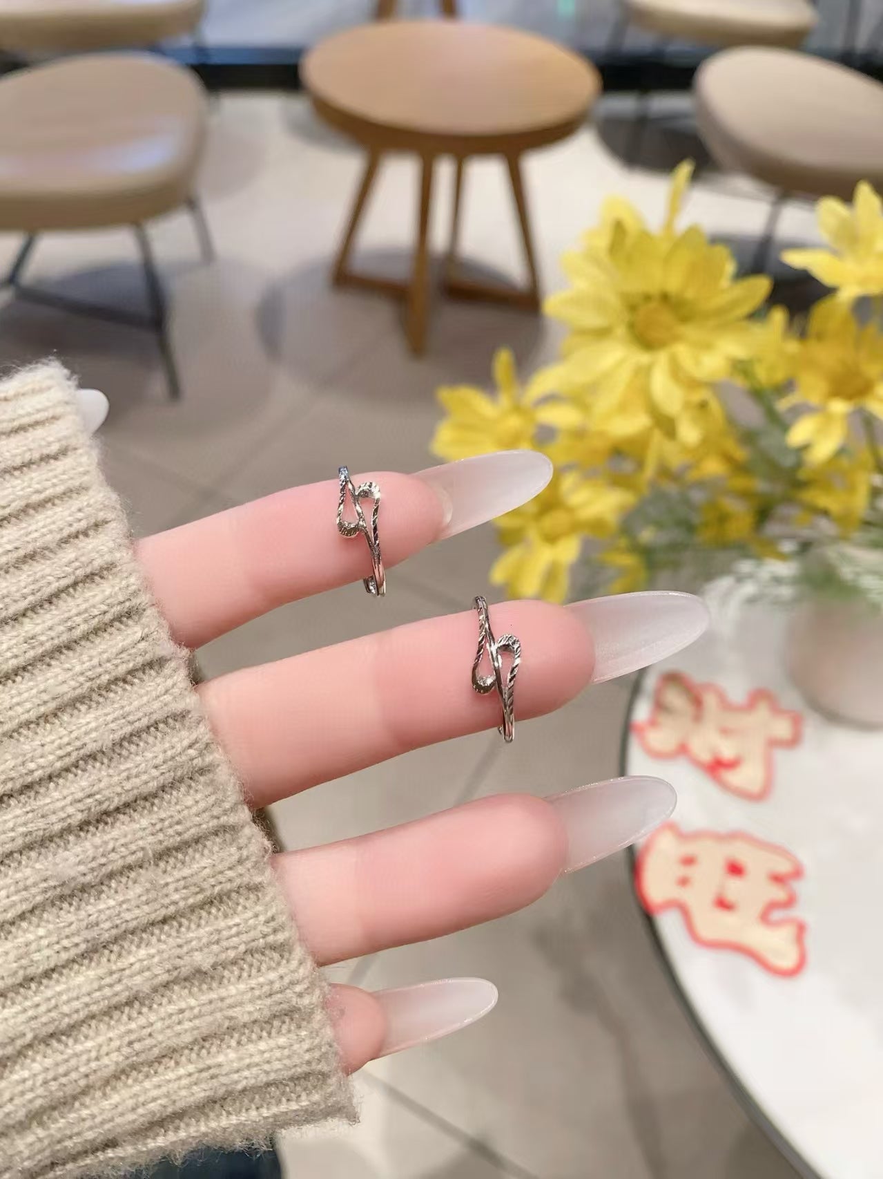 The Leweivi Hand-Forged Designer Silver Ring - Where Art Meets Adornment