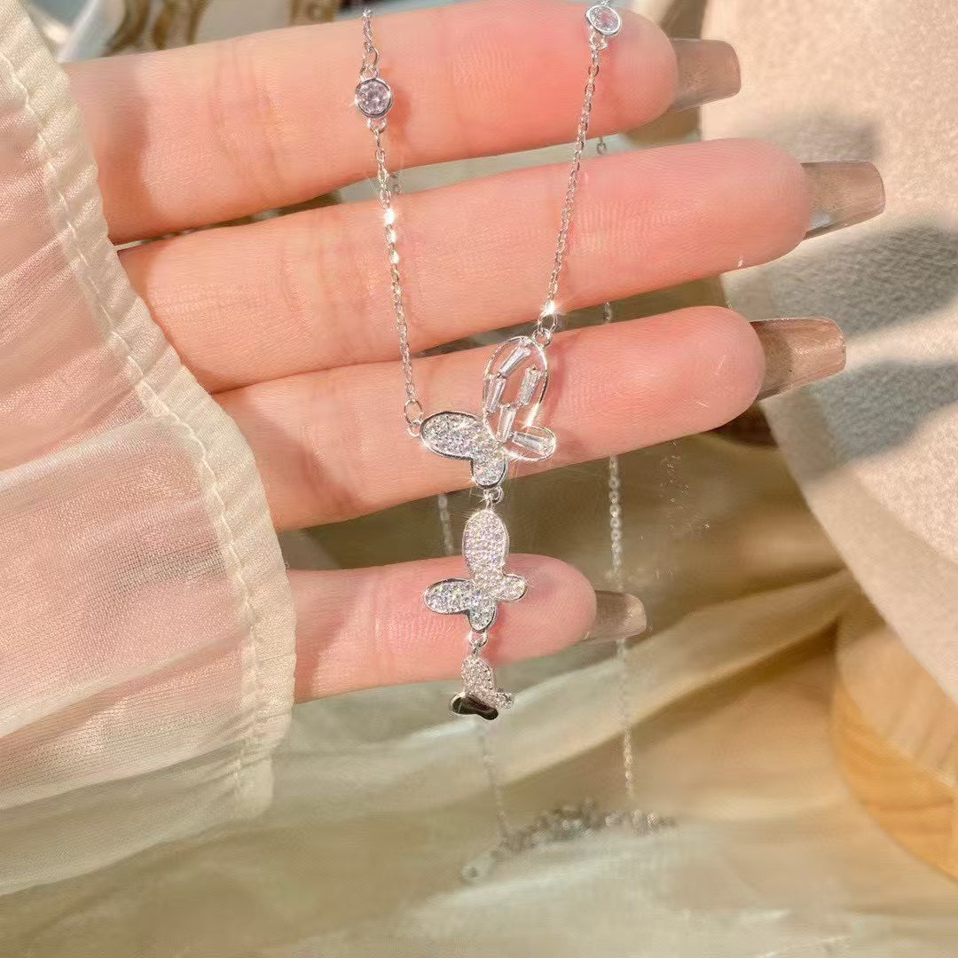 Collier pendentif papillon en argent sterling et oxyde de zirconium fabriqué à la main Trio d'ailes