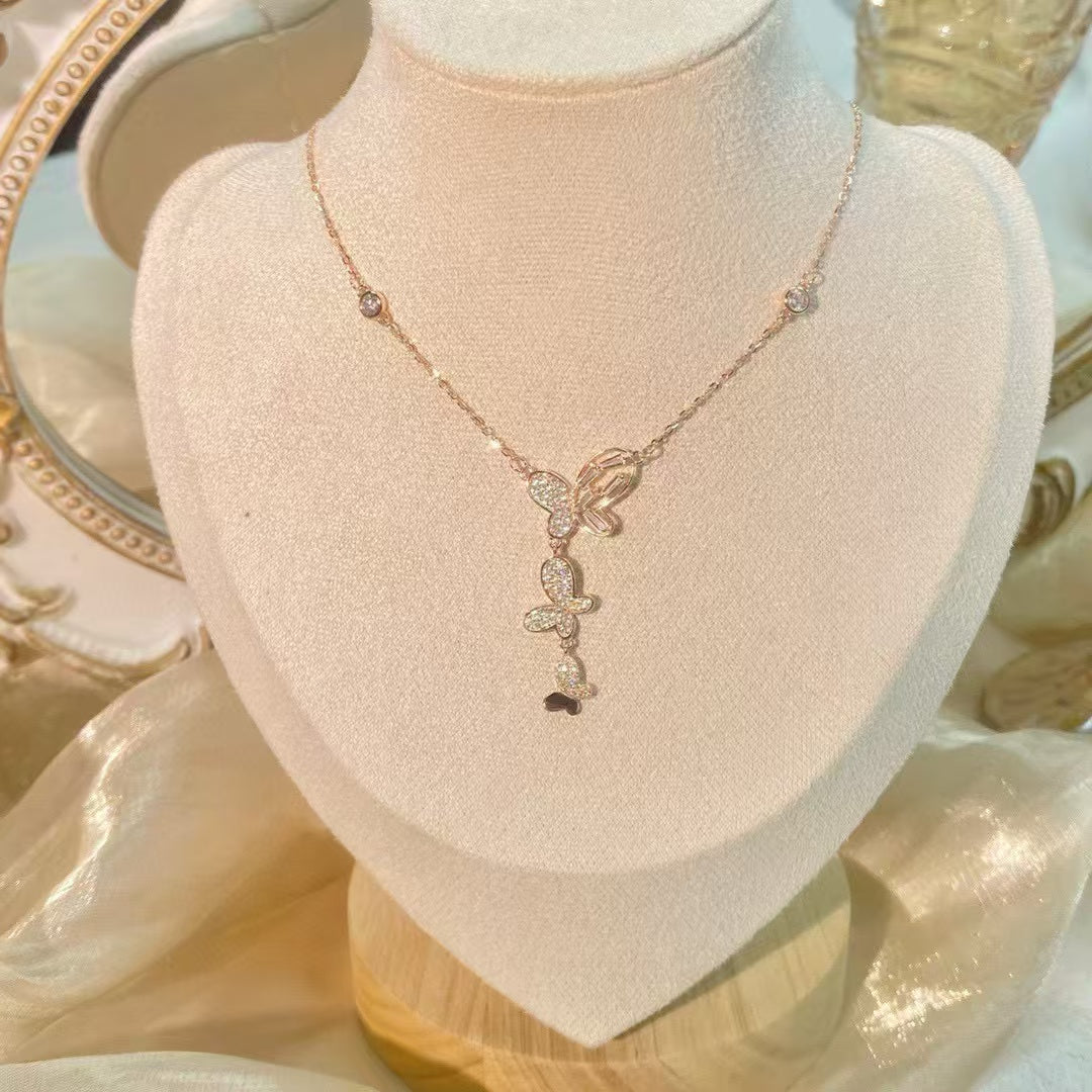 Collier pendentif papillon en argent sterling et oxyde de zirconium fabriqué à la main Trio d'ailes