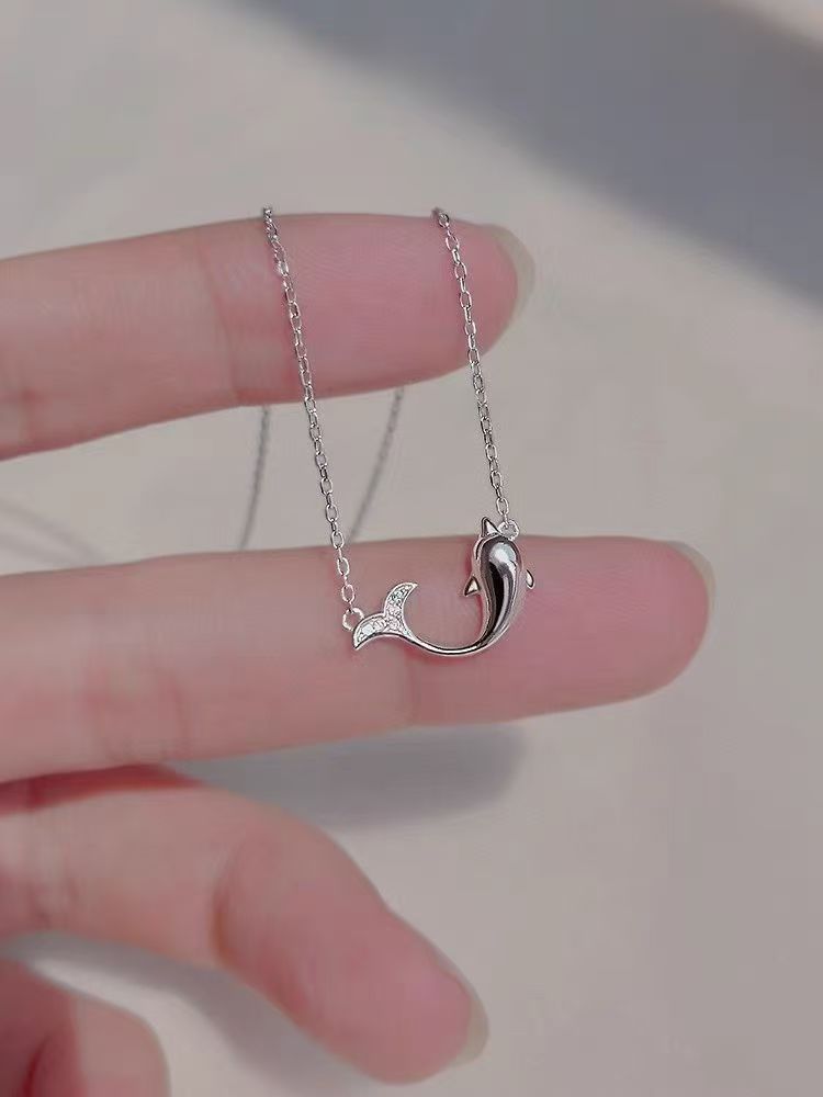 Collier pendentif dauphin en argent sterling fabriqué à la main – Accents de zircone scintillants