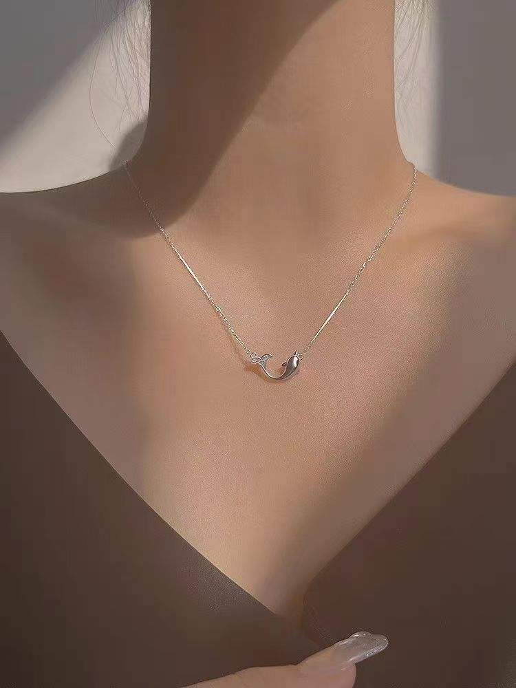 Collier pendentif dauphin en argent sterling fabriqué à la main – Accents de zircone scintillants
