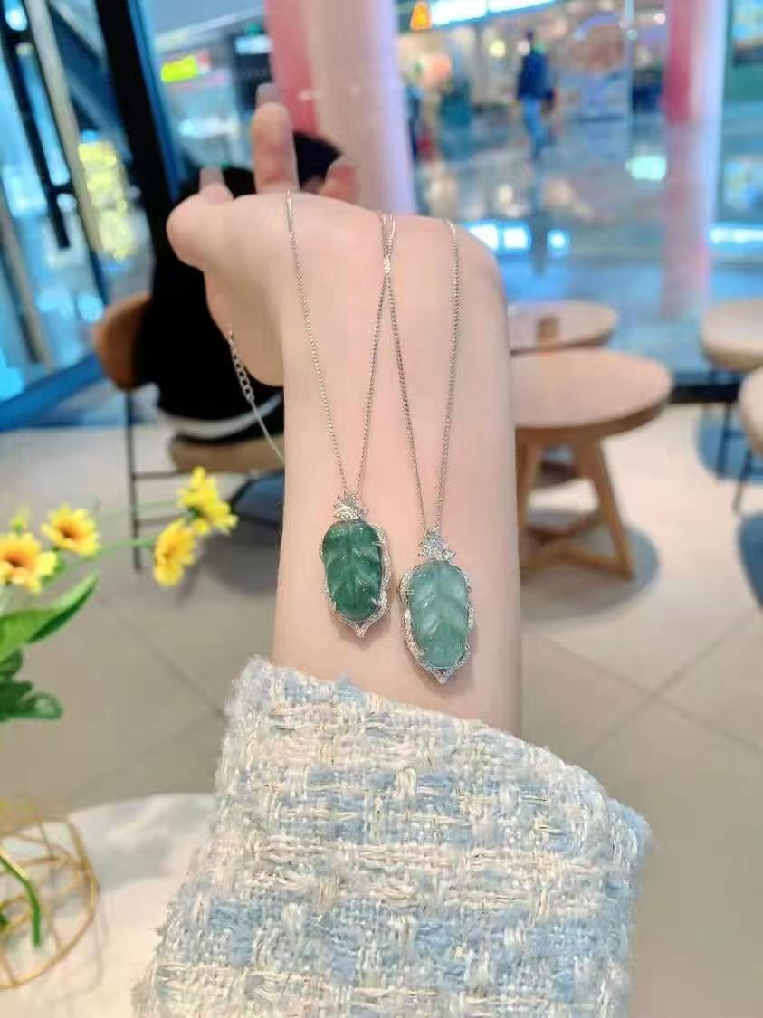 Collier pendentif feuille en argent 925 forgé à la main avec zircon et calcédoine * Talisman de croissance, de fortune et de vitalité *