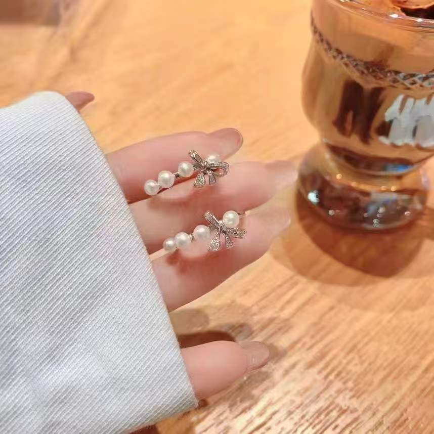 Moonlit Serenade Ring – Hand-Engraved Silver with Sparkle & Pearl