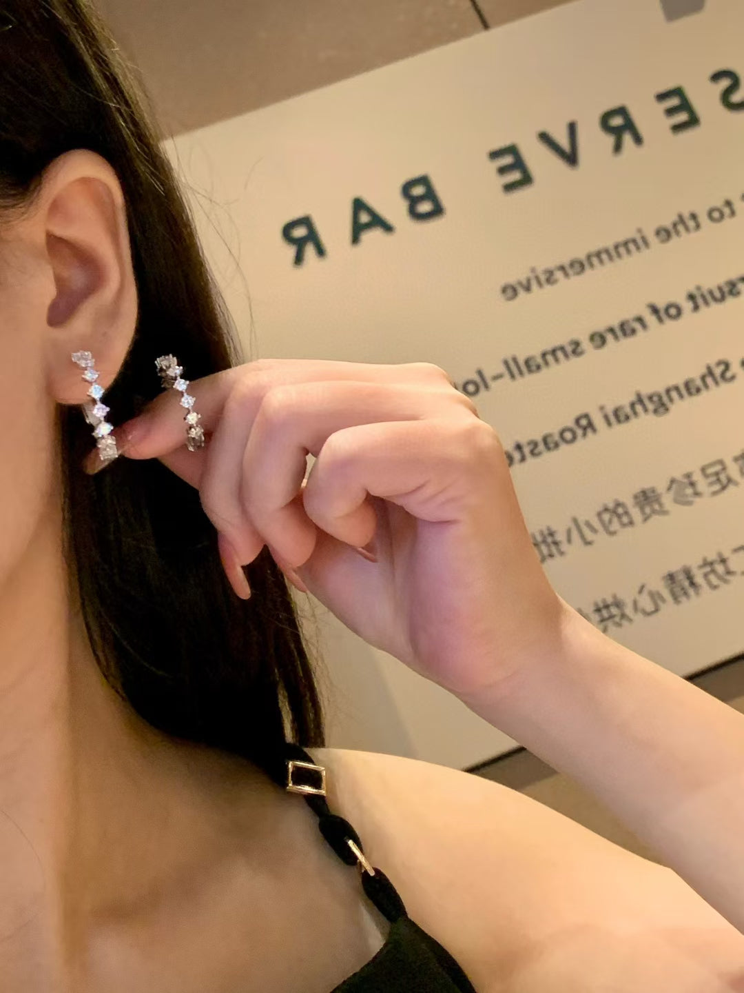 Boucles d'oreilles créoles en argent sterling 925, entièrement serties de zircones cubiques de qualité supérieure, faites à la main