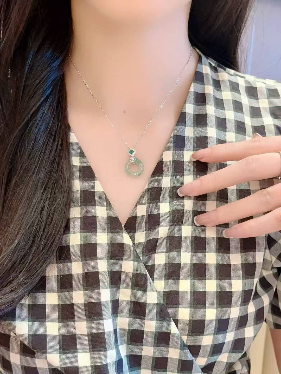 Collier pendentif « Nœud de paix » en argent sterling et jade africain fait main – Édition Double Bénédictions