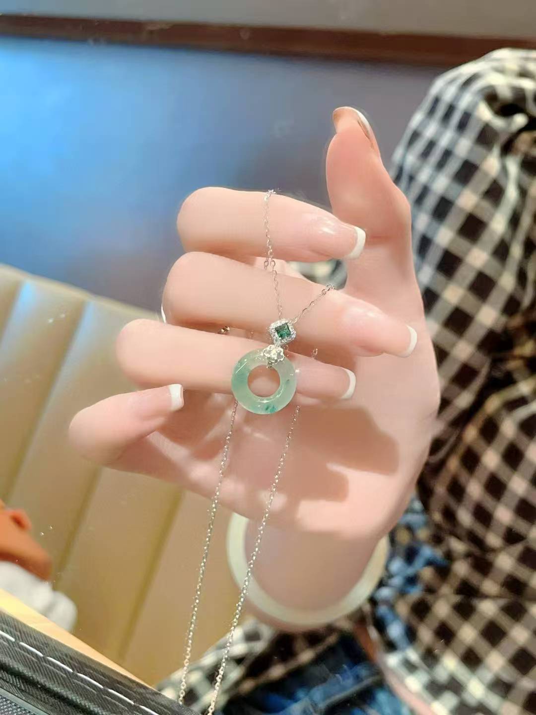 Collier pendentif « Nœud de paix » en argent sterling et jade africain fait main – Édition Double Bénédictions