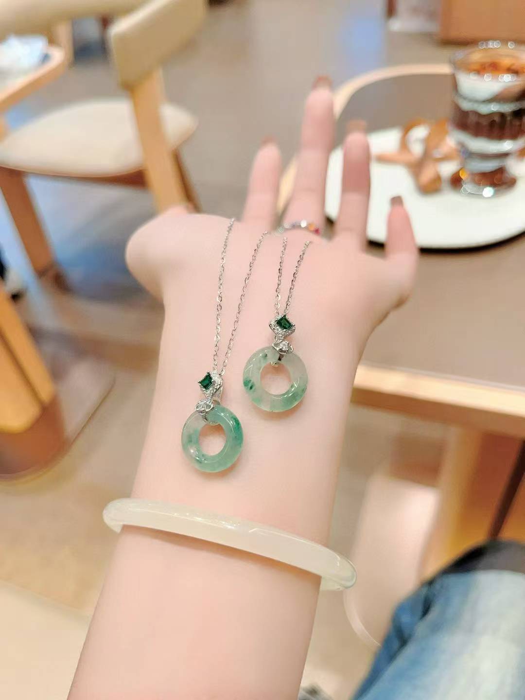 Collier pendentif « Nœud de paix » en argent sterling et jade africain fait main – Édition Double Bénédictions