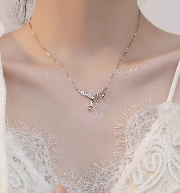 Collier pendentif « Muguet » en argent sterling 925 – Délicate fleur de pureté et de promesse