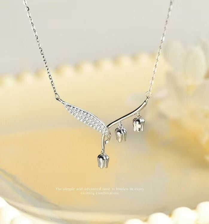 Collier pendentif « Muguet » en argent sterling 925 – Délicate fleur de pureté et de promesse