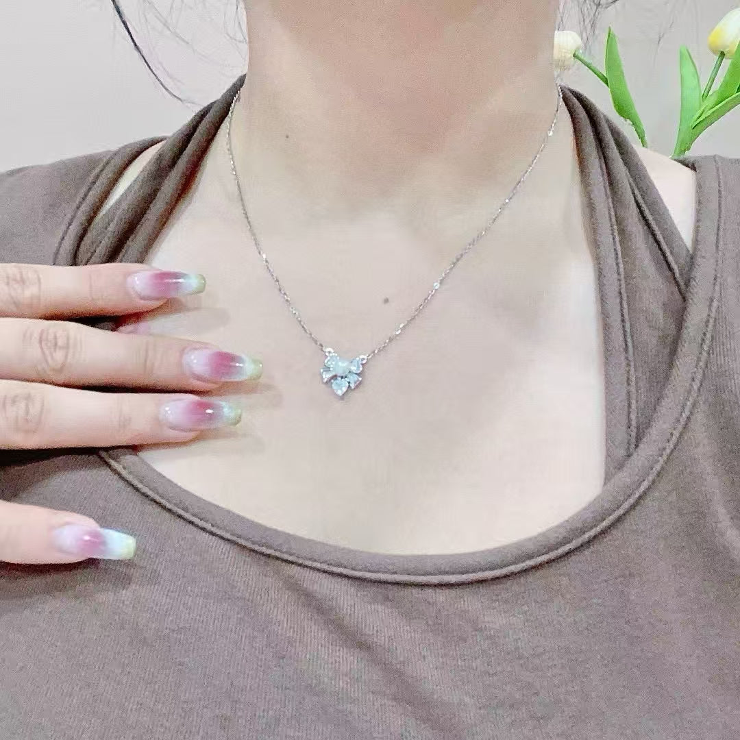 Collier avec pendentif en argent sterling et perles « Nœud enchanté » – Féminité intemporelle, fantaisie moderne
