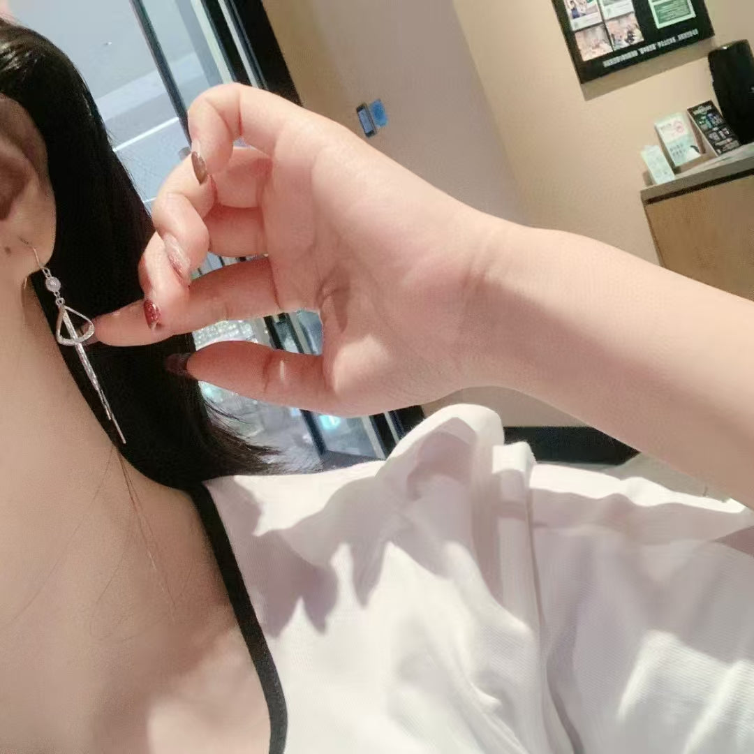 Boucles d'oreilles à pampilles géométriques en argent sterling 925, fabriquées à la main, avec des accents de zircon – Modern Art in Motion