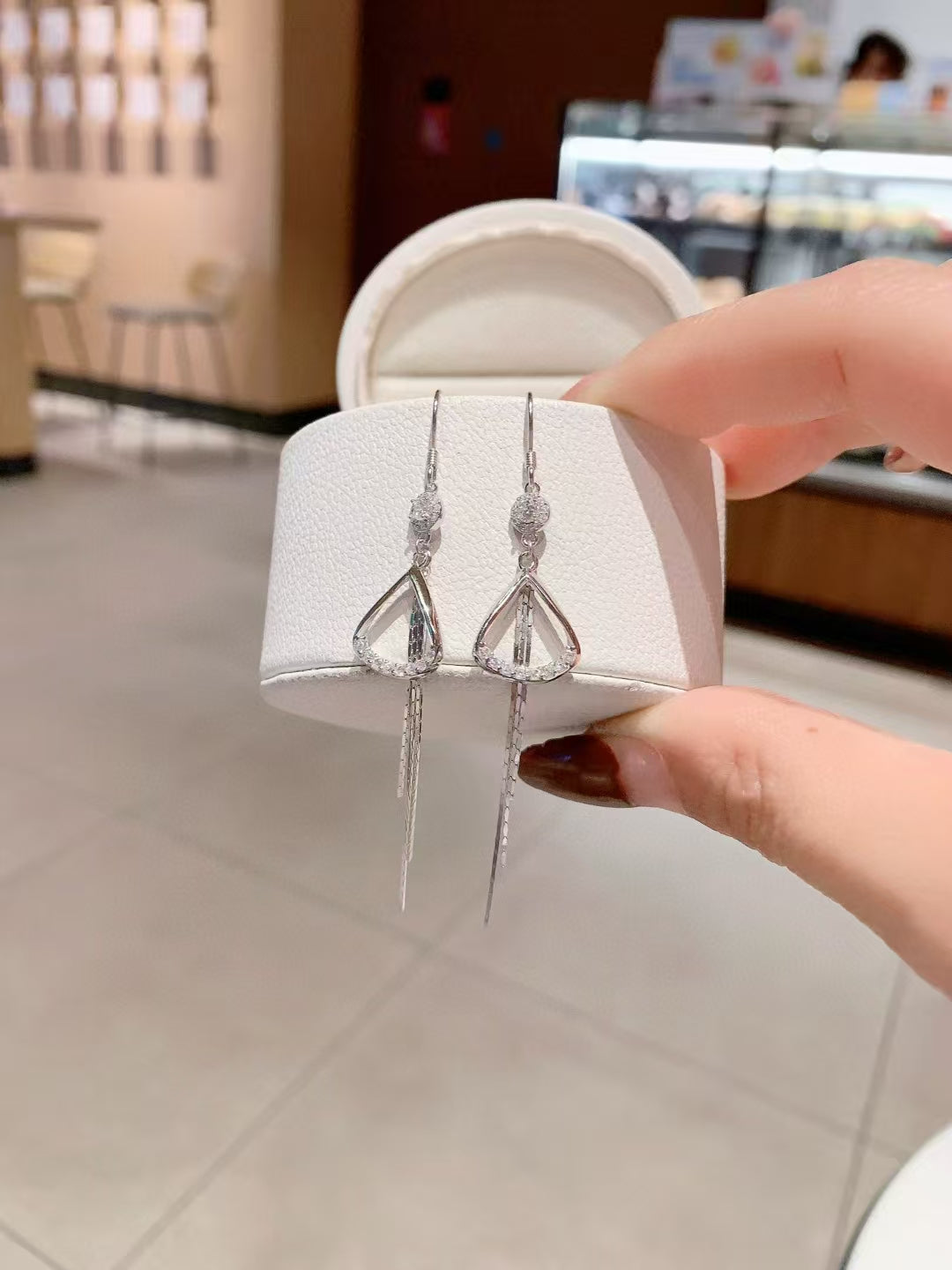Boucles d'oreilles à pampilles géométriques en argent sterling 925, fabriquées à la main, avec des accents de zircon – Modern Art in Motion