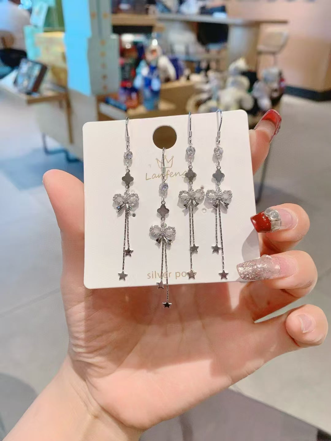 Boucles d'oreilles nœud enchanté en argent sterling 925 : une féminité intemporelle avec une touche scintillante