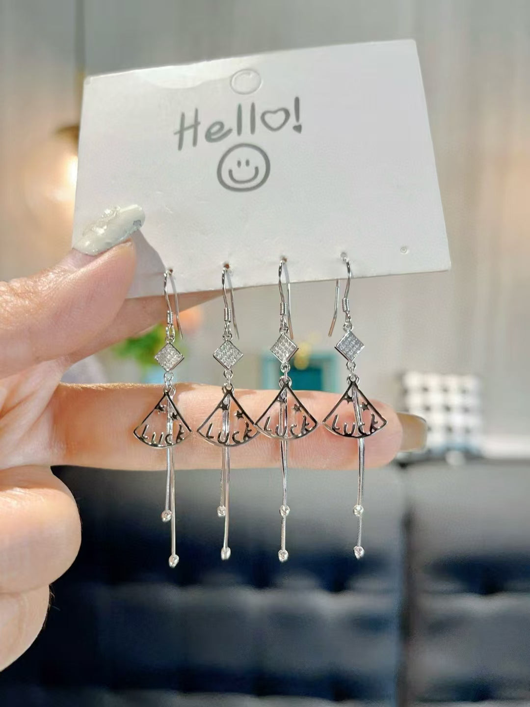 Boucles d'oreilles porte-bonheur en argent sterling 925 faites à la main, avec pompon et éventail – Élégance éblouissante en zircon