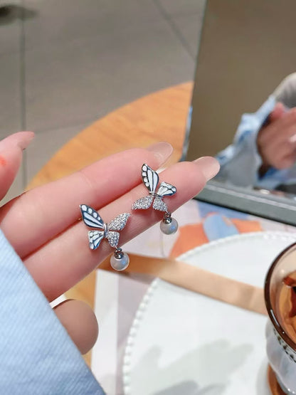 Liberty & Grace: Butterfly Pearl Earrings.This is such a great gift!