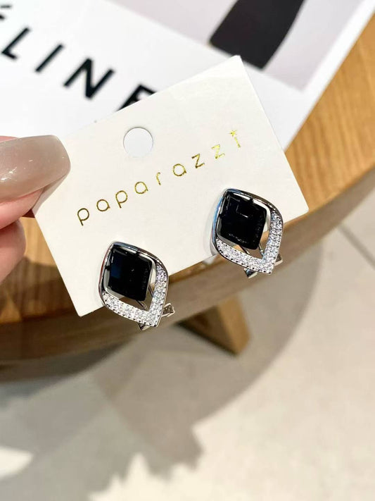 Boucles d'oreilles à tige en argent éblouissantes œil de chat noir et zircon