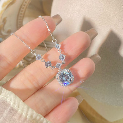 Collier scintillant en argent sterling de qualité supérieure avec zircones cubiques taille princesse