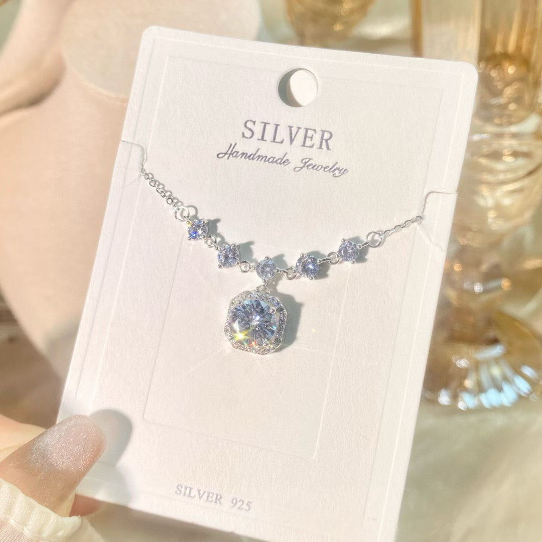 Collier scintillant en argent sterling de qualité supérieure avec zircones cubiques taille princesse