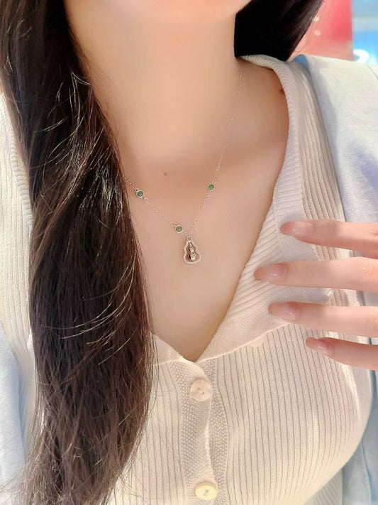 Collier pendentif « Courge porte-bonheur » en argent sterling et jade – Symbole de fortune