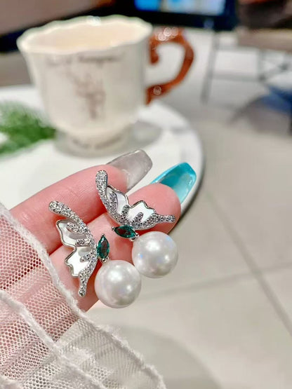 Ailes murmurantes : boucles d'oreilles papillon en argent sterling avec zircones scintillantes
