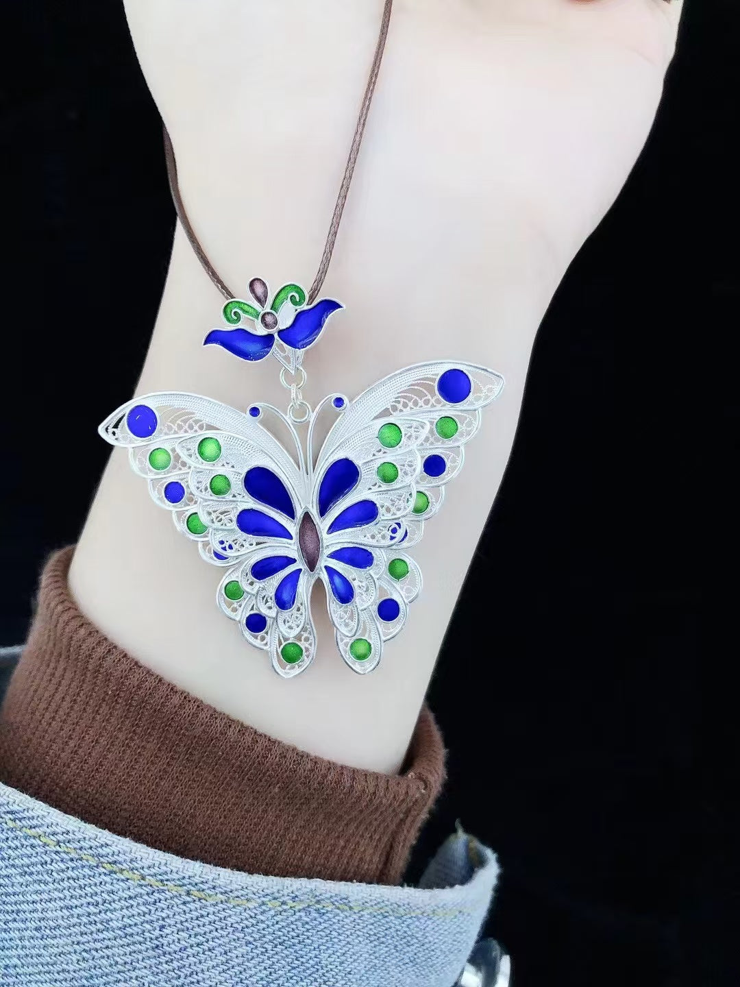 Collier papillon double couche tissé à la main - Argent fin 999,9 et breloque en émail - Symbole de liberté et de bénédiction