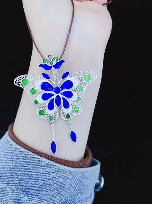 Collier papillon tissé à la main avec breloque en argent fin 999,9 et émail | Symbole de liberté et de bénédiction