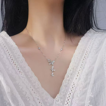 Collier pendentif papillon en argent sterling et oxyde de zirconium fabriqué à la main Trio d'ailes