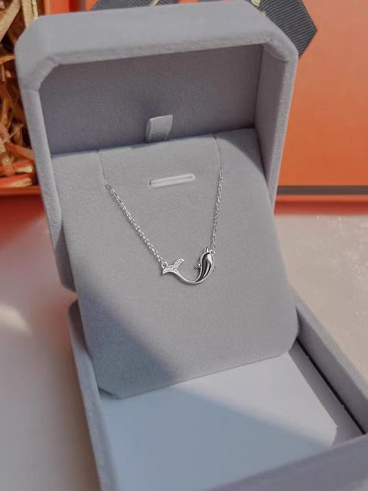 Collier pendentif dauphin en argent sterling fabriqué à la main – Accents de zircone scintillants