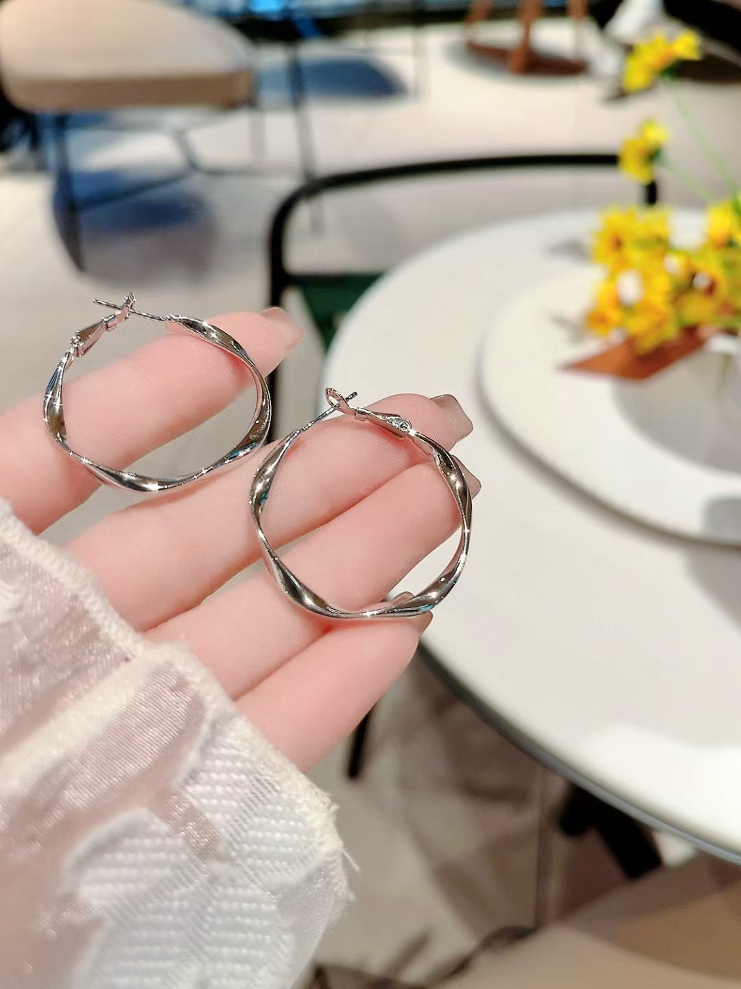 Boucles d'oreilles créoles Möbius Infinity en argent sterling 925 faites à la main – Bijoux minimalistes et intemporels