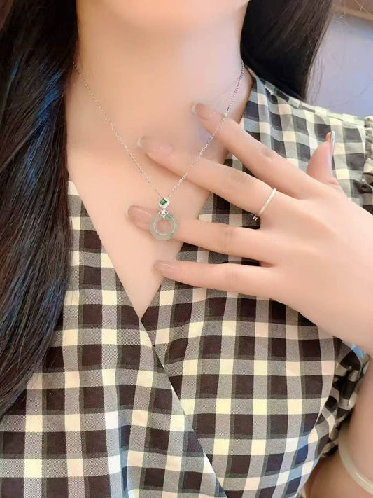 Collier pendentif « Nœud de paix » en argent sterling et jade africain fait main – Édition Double Bénédictions
