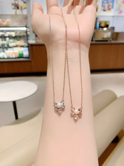 Collier avec pendentif en argent sterling et perles « Nœud enchanté » – Féminité intemporelle, fantaisie moderne