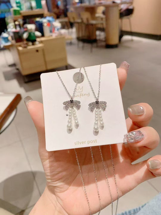 Collier avec pendentif « Éternel Bow » en argent sterling 925, perles et zircones – Quand fantaisie et élégance se rencontrent