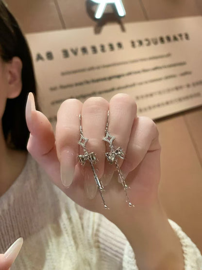 Boucles d'oreilles artisanales en argent sterling 925 avec nœud et pompon – Élégantes touches de zircon